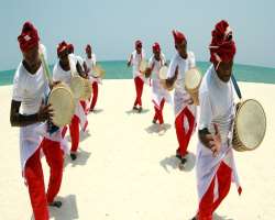 The Island is filled with visitors at the time of festivals too and tourist experience the best cultural activities celebrated on the Id-Ul-Fitr after